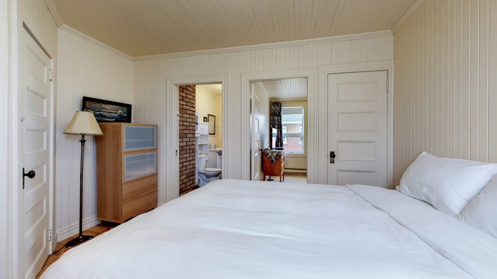 Cullen House 2-room suite